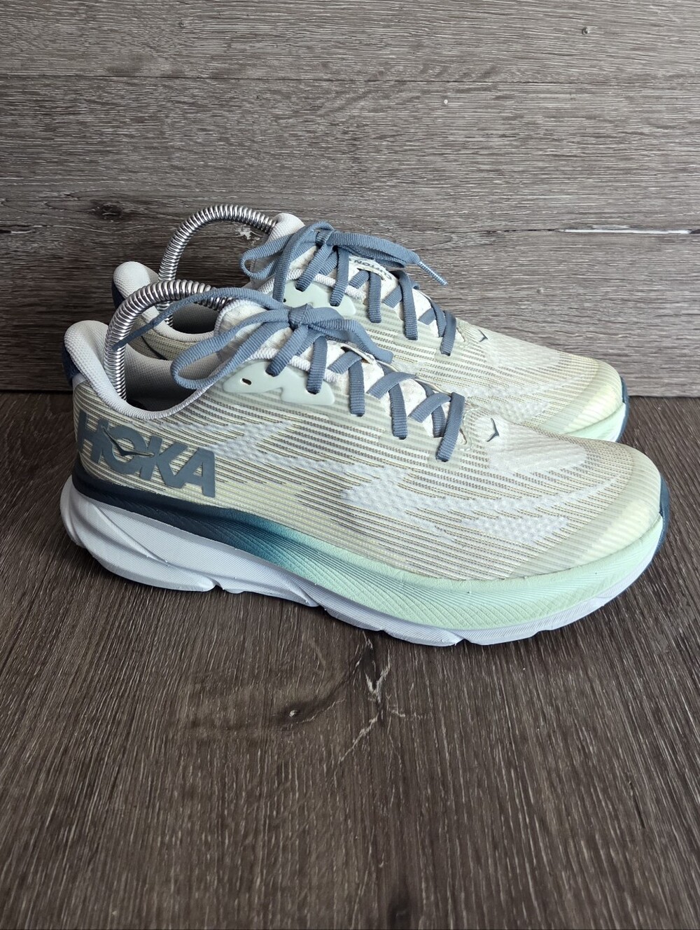 HOKA Clifton 9 Youth Size 6.5 / Women's Size 8 Teal White Gradient Sneakers
